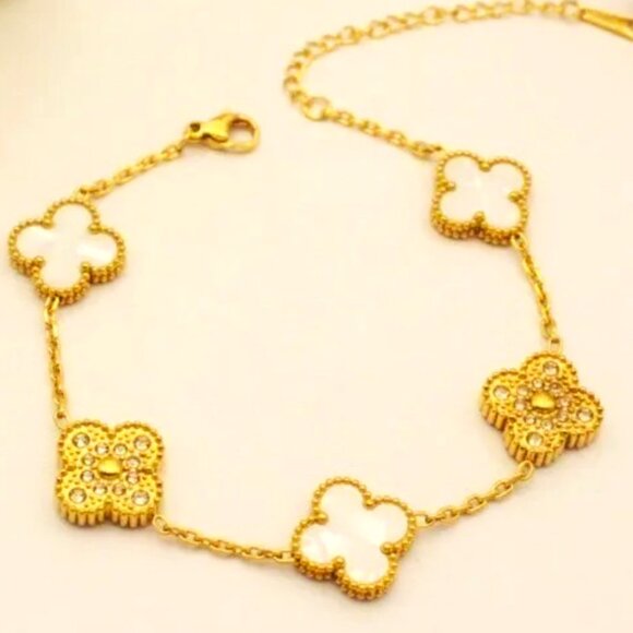 WHITE ENAMEL AND GOLD CRYSTAL 18K GOLD PLATED QUATREFOIL CLOVER LINK BRACELET - Picture 1 of 1